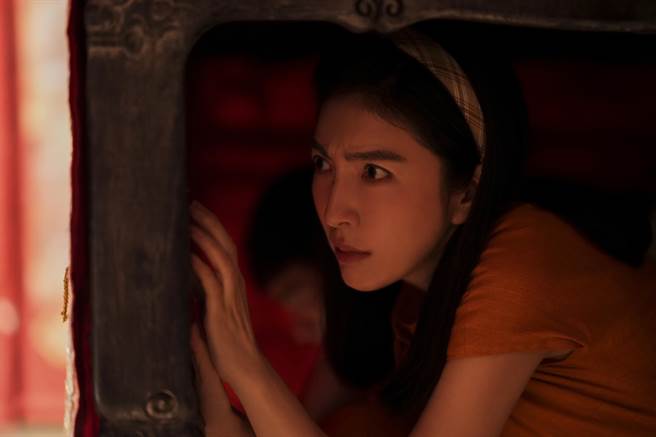 杨谨华饰演姊姊何圣心时，展现大家闺秀的模样。（马棋朵数位影像提供）