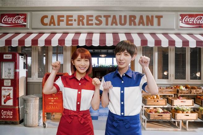 小魏和溫妮在MV中伸出貓拳跳「傻眼貓咪舞」。（相映國際提供）