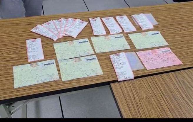 宜蘭縣警察局交通隊依行車紀錄器開罰犯嫌車輛17張違規罰單。（宜蘭縣警察局交通隊提供／吳佩蓉宜蘭傳真）