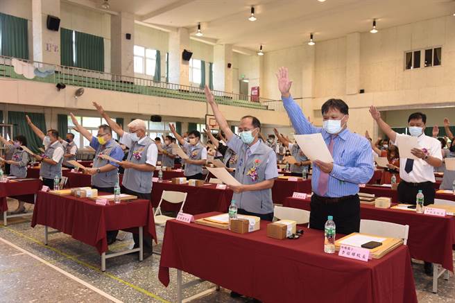 新、連任校長宣誓。（苗栗縣府提供／李京昇苗栗傳真）