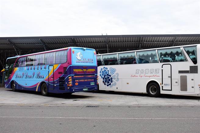 陪伴台东人近半世纪的鼎东客运走入歷史，分割并更名后的「东台湾客运」和「兴东客运」接手营运。（庄哲权摄）