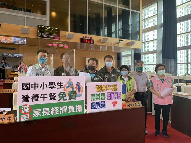 營養午餐是否要全額補助？1日在台中市議會引發藍綠攻防，民進黨呼籲市府照顧未來主人翁，國中小學午餐應全面免費。（林欣儀攝）