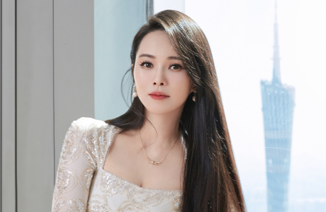 女艺人伊能静日前被爆料出席一场豪华派对惹议。（图／微博）