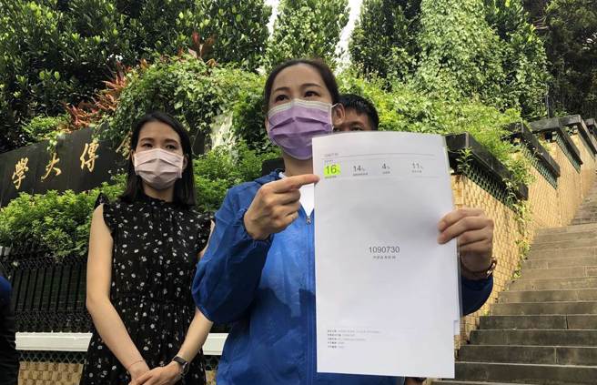 林杏兒遭爆料其銘傳大學碩士論文涉嫌抄襲。圖為她1日下午出面說明，強調若論文有抄襲，學校可盡快召開論文審查委員會，她一定會到場說明。（張芷瑜攝）