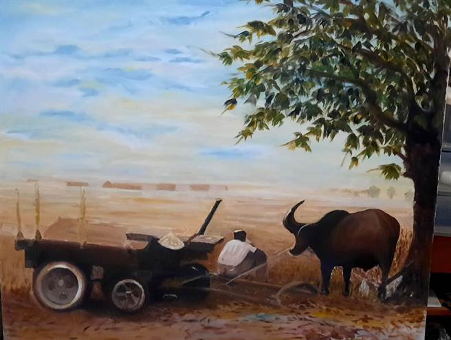 尤素霞的作品《休憩》描绘水牛与主人生活同步、生命相融的依附情感。（台南市政府提供／张毓翎台南传真）