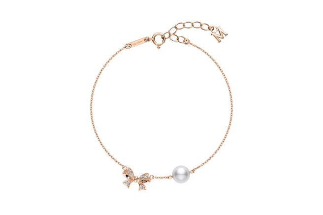 MIKIMOTO 蝴蝶結造型珍珠手鍊，3萬4000元。（MIKIMOTO提供）
