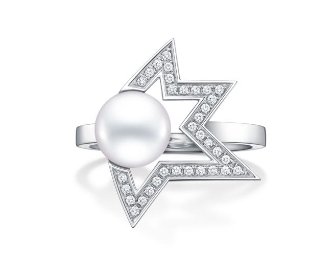 《情人节珠宝》TASAKI星空珠宝 见证牛郎织女的爱情。(TASAKI提供)