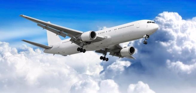 罗志祥PO出一张飞机照，并写下「她 要回来了」却不多作解释。(图/罗志祥 FB)