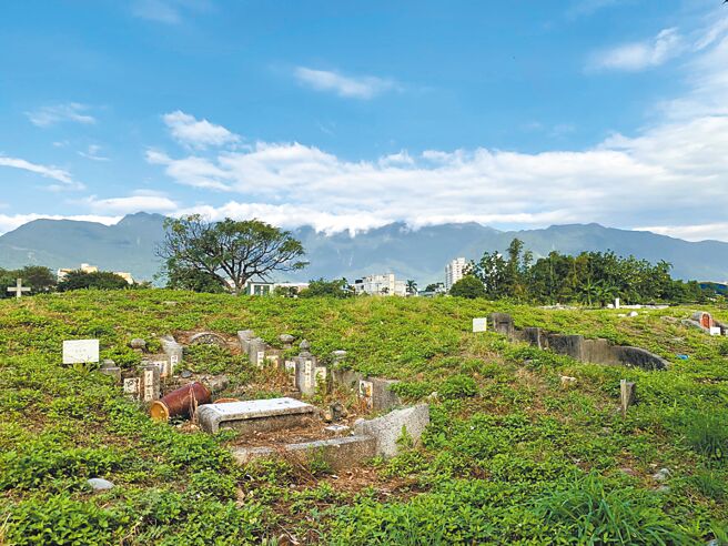 花莲县吉安乡公所获中央1500万元补偿东昌公墓迁葬，未来将兴建成里漏（Lidaw）部落聚会所。（罗亦晽摄）