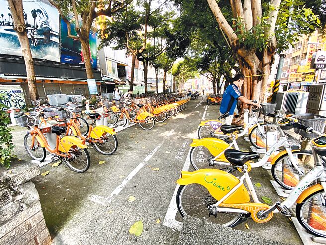 设在台中市逢甲商圈的公共自行车租赁站，是很多学子、游客使用的热门站点。（台中市交通局提供／张亦惠台中传真）