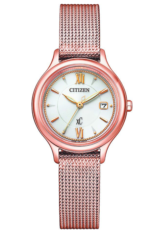 CITIZEN「水耀光」光動能亞洲限定錶EW2637-59A粉紅金色女表，1萬5800元。（CITIZEN提供）