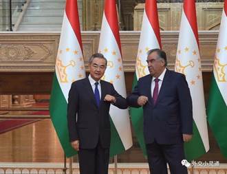 塔吉克總統會見王毅 共同防範一切風險隱患