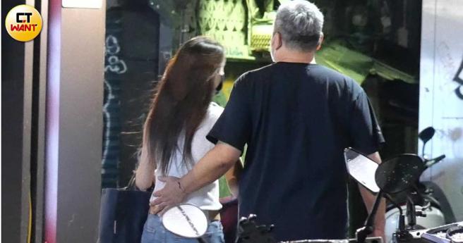 高景炎的手不是牵着女生就是抚着对方的腰，举动温柔多情。（图／本刊摄影组）