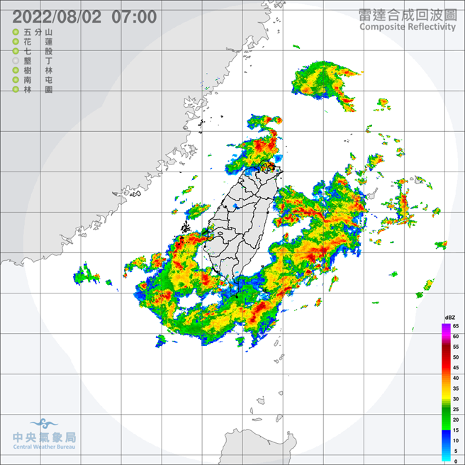 中央氣象局預報指出，今天仍受低壓帶影響，水氣增多，各地都有短暫陣雨或雷雨的機會，且停雨空檔減少、降雨範圍擴大，容易出現短延時強降雨，尤其中南部、東南部地區及各山區降雨較明顯，也容易累積到局部大雨，而北部及宜、花平地的降雨雖較短暫，但局部地區雨勢仍較大。（翻攝自中央氣象局／林良齊台北傳真）