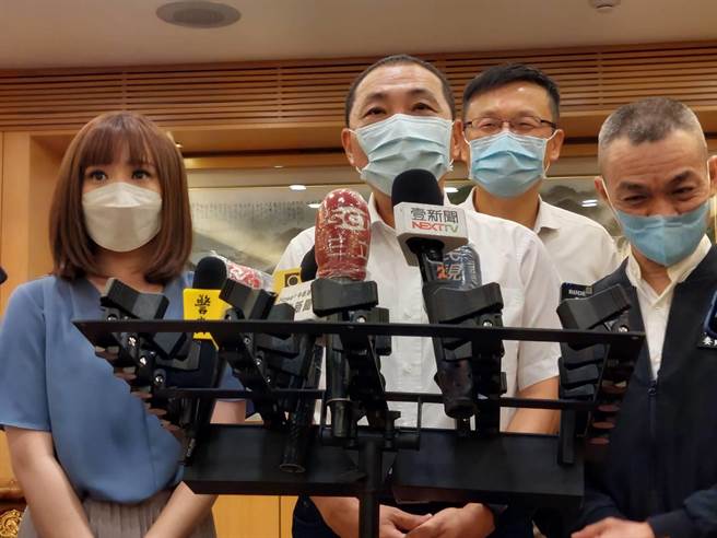 新北市长侯友宜表示，台湾欢迎国际友人来台参访，更期待区域的和平稳定。 （陈慰慈摄）