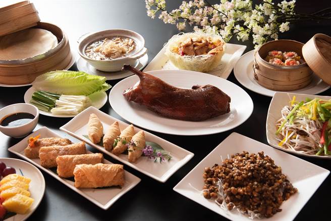 桃花林中华料理以新派粤菜着称，旅展期间「鸭香宝四人合菜券」强势回归，山海珍馐澎派满足。（大仓久和大饭店提供）