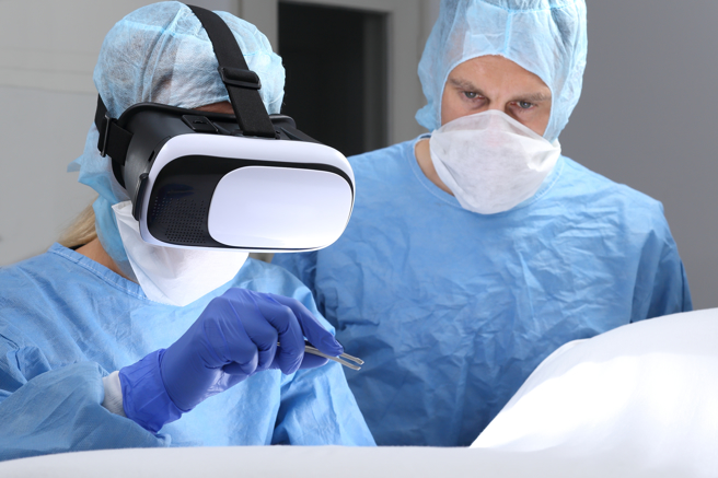 巴西一对头部连体双胞胎在虚拟实境（VR）技术协助下成功手术分割。（示意图/ shutterstock）