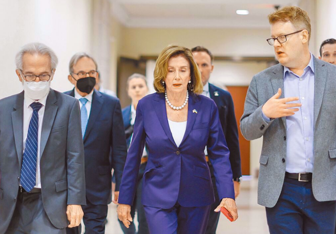 裴洛西将访问台湾，媒体高度重视。（路透）