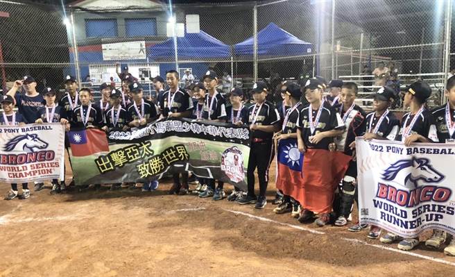 美国小马世界联盟少棒锦标赛冠亚军之战，高雄市代表队2日上午对上美国加州普拉森队，终场以4：11获亚军。（高市教育局提供／袁庭尧高雄传真）