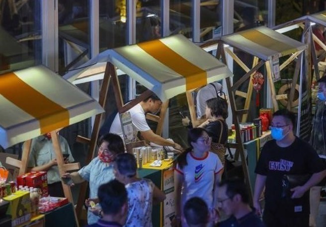 活动现场各企业热情展出自家农产品。(图／主办单位提供)