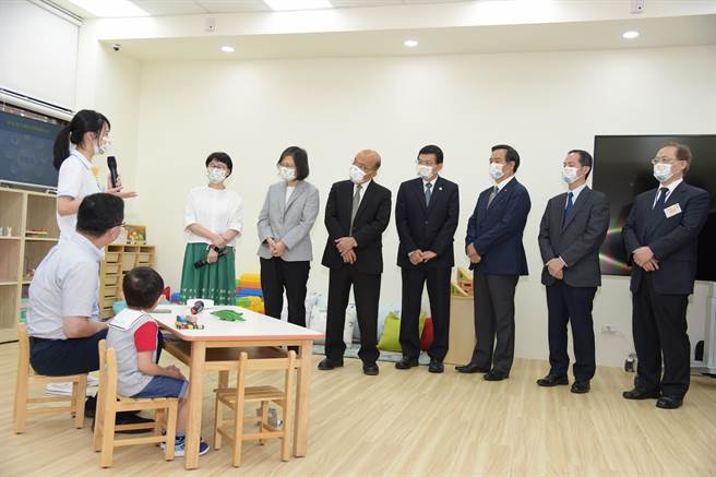 中华电信示范教保中心使用「i宝贝智慧声控服务」说故事、听儿歌、提醒代办事项创造智慧e化学习环境。（中华电提供）