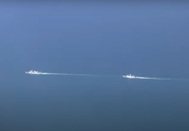 有民眾今日搭乘飞机前往金门，在金厦海域上空观察到疑似为中共海警船舰的身影。（翻摄自YouTube「安头金门 Eurasian otter in Kinmen island」）