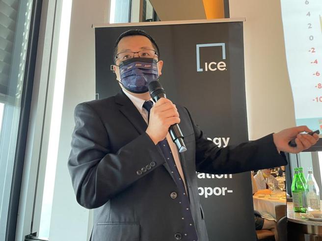 （中信特選金融ETF經理人葉松炫指出升息有利銀行股獲利，已開始顯現，現在進場是時候！圖／魏喬怡）