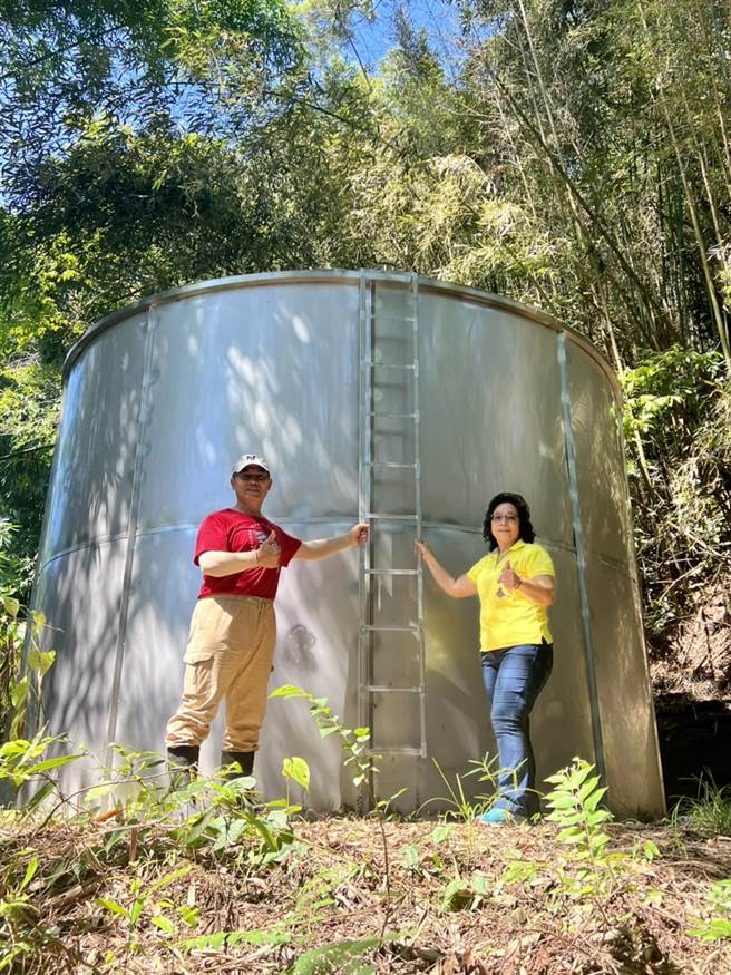 前市議員翁美春協助爭取農用蓄水塔補助。（翁美春提供／陳淑娥台中傳真）