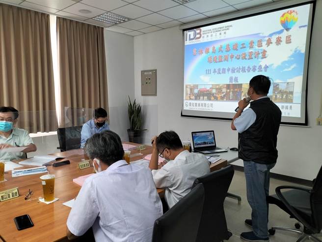 云林县麦寮乡六轻工业区加强PM2.5监测，申请手动监测提升为自动监测。（云林离岛工业区服务中心提供／张朝欣云林传真）