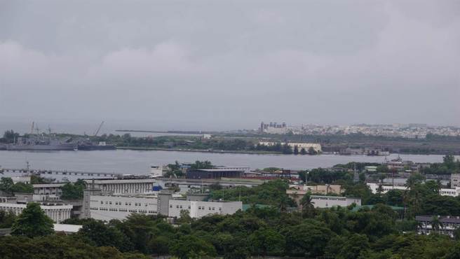 美国眾议院议长裴洛西（Nancy Pelosi）的专机将飞抵台湾，左营军港多艘军舰2日出海巡弋，监控外籍军舰，图为左营军港。（林瑞益摄）
