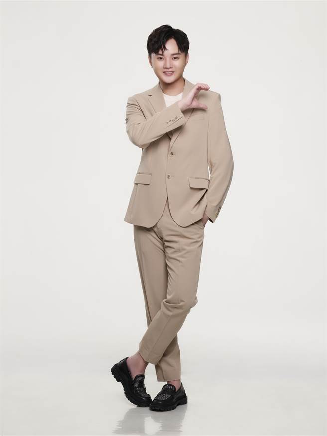 许富凯近日接下新代言，用心打造帅气造型。（十得私厨网路商城提供）