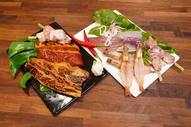 精心醃製「中秋火焰燒烤組」，分冷凍宅配和熟食兩種組合。（柯宗緯翻攝）