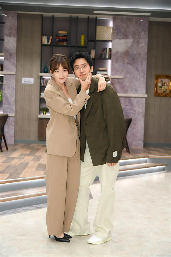 李京恬、顏毓麟出席《门当互怼爱上你》剧中社区主景公布记者会。（三立提供）