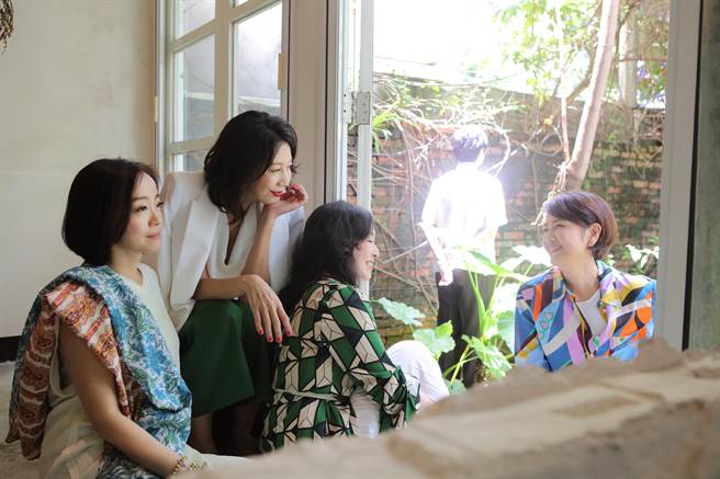 范瑞君（左起）、丁寧、蔡灿得、谢汶锜主演舞台剧《四姊妹》。（故事工厂提供）