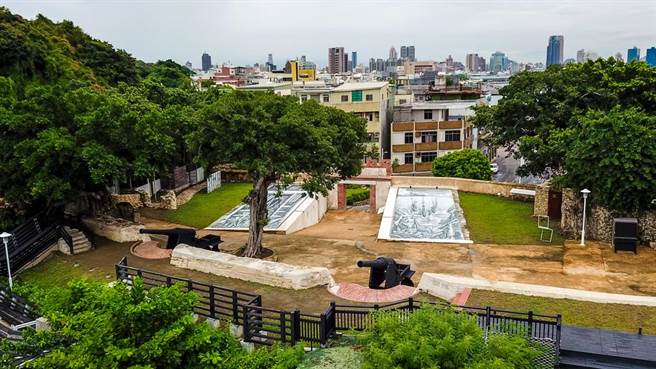 高雄市市定古蹟「雄镇北门」歷经4年整修，2日重新亮相。（高市文化局提供／袁庭尧高雄传真）