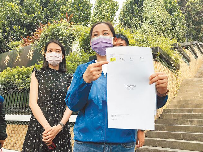 国民党副发言人林杏儿遭质疑抄政大教授林日璇的英文论文，她1日出面驳斥论文有抄袭，学校可尽快召开论文审查委员会，一定到场说明，不会像民进党桃园市长参选人林智坚一样躲起来。（张芷瑜摄）