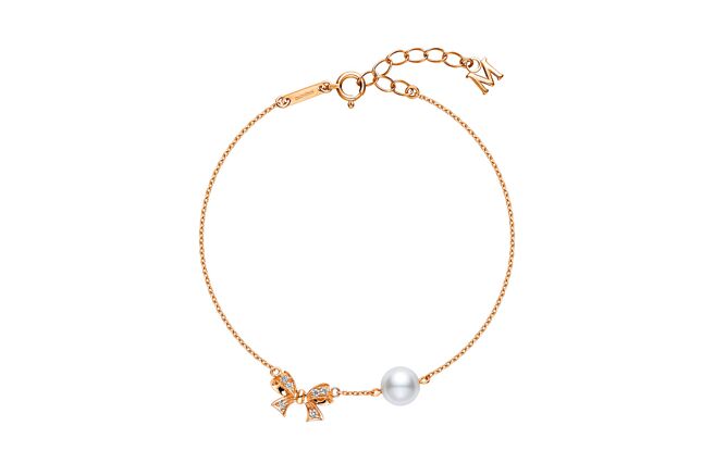 MIKIMOTO蝴蝶結造型珍珠手鍊，3萬4000元。（MIKIMOTO提供）