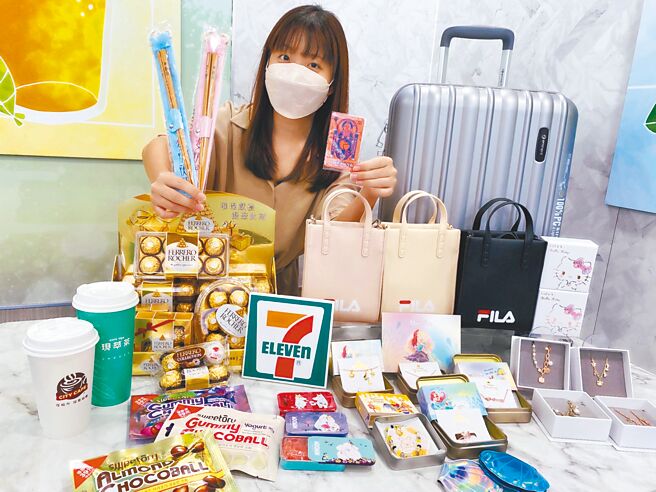 7-11推巧克力优惠外也有集点加价活动，加1499元就可带走eminent行李箱。（7-11提供）