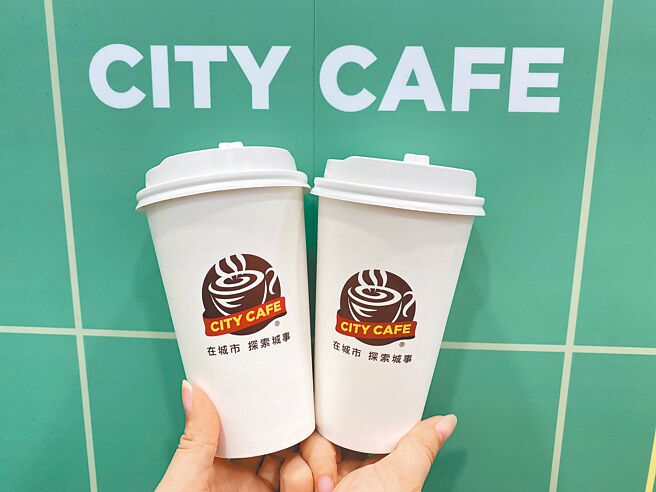 7-11 OPEN POINT行动随时取推CITY饮品组合优惠，35杯大杯美式999元。（7-11提供）