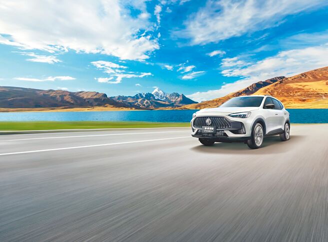 MG品牌当家跑格休旅HS车系将导入HS 1.5T汽油与HS PHEV（见图），分别以百万元有找及120万元以下价格抢攻市场，并自12日起于台北、桃园、高雄、台南及台中举办巡迴快闪赏车活动。（MG Taiwan提供）