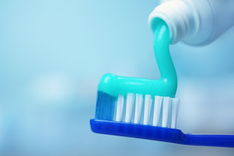 牙膏擠越多越乾淨？醫破迷思 刷牙後1動作助抗敏