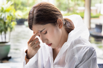 睡到一半頭痛恐是腦瘤 醫揭6警訊：變健忘要注意