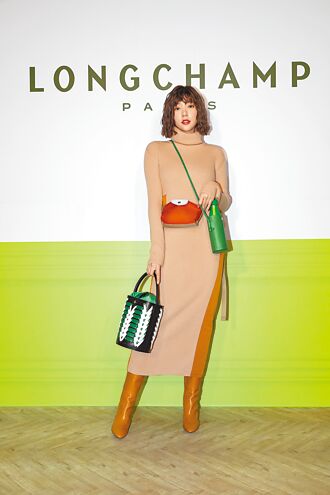 郭雪芙揹Longchamp包 滿滿出遊感
