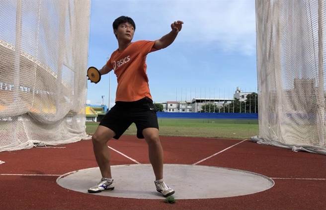 清水国中学生程耀宽为妥瑞症患者，他不向命运低头，努力在田径场上找到一片天。（清水国中提供／陈淑娥台中传真）