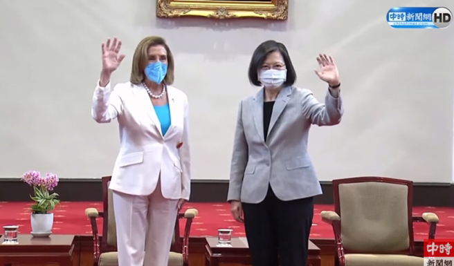 美國眾議院議長裴洛西今（3日）會見總統蔡英文。（圖 / 截自中時新聞網直播）