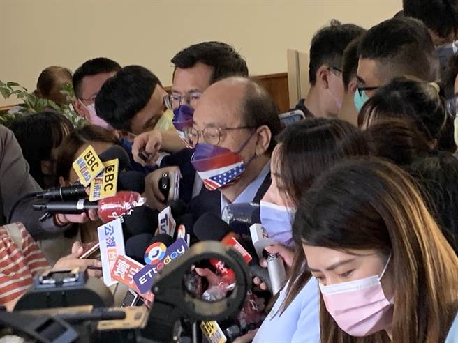 美国眾议院议长裴洛西(Nancy Pelosi)今天拜会立法院，与会的民进党团总召柯建铭会后证实，裴洛西今天与台积电董事长刘德音谈及晶片问题。（林缙明摄）