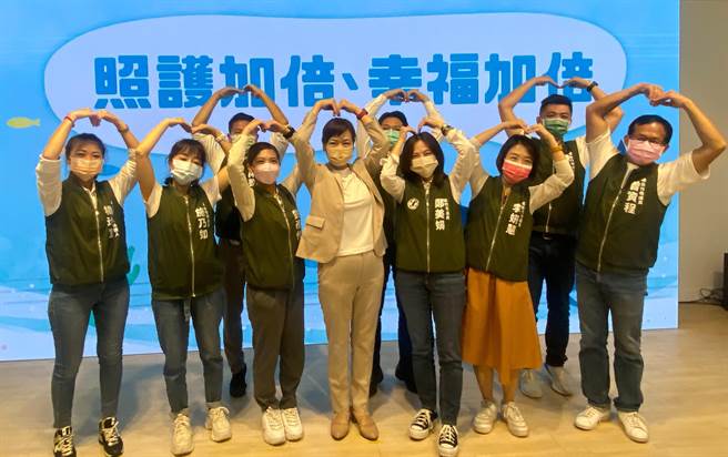 民进党新竹市长参选人沈慧虹3日发表「幸福加倍计画—早疗、身障照护加倍」政策。（陈育贤摄）