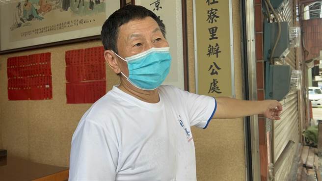 里长范咏翔表示，当时以为是旁边工厂爆炸，到外头查看才发现是灭火器。（陈彩玲摄）