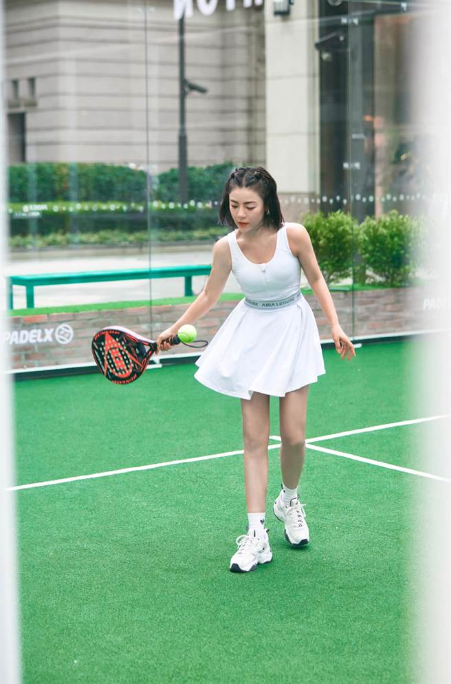 丁噹在工作之餘樂享運動樂趣。（相信音樂提供）