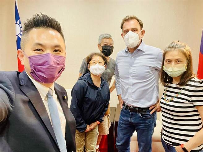 国民党立委陈以信日前接受BBC专访。（陈以信提供）